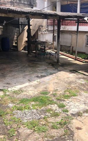 Casa à venda com 238m², 2 quartos e 7 vagas