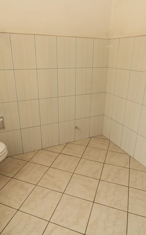 Casa à venda com 235m², 4 quartos e 5 vagasBanheiro 1