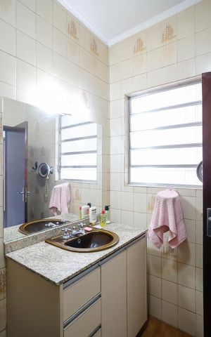 Casa à venda com 273m², 2 quartos e 1 vagaBanheiro