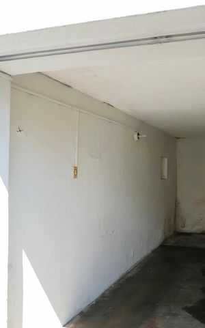 Casa à venda com 273m², 2 quartos e 1 vagaGaragem