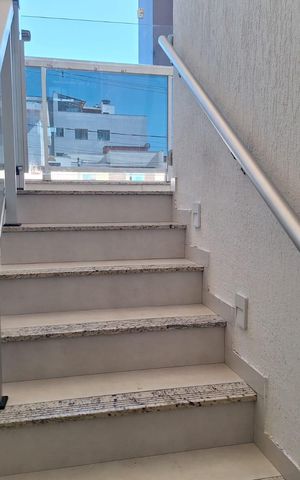 Apartamento à venda com 97m², 2 quartos e 1 vaga Apartamento à venda com 97m², 2 quartos e 1 vagaEscada