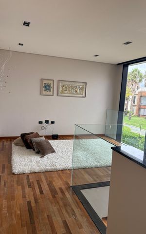 Casa de condomínio à venda com 615m², 5 quartos e 6 vagas Casa de condomínio à venda com 615m², 5 quartos e 6 vagasQuarto