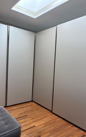 Casa de condomínio à venda com 615m², 5 quartos e 6 vagas Casa de condomínio à venda com 615m², 5 quartos e 6 vagasQuarto