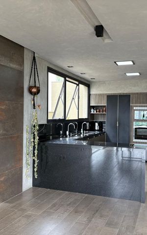 Casa de condomínio à venda com 615m², 5 quartos e 6 vagas Casa de condomínio à venda com 615m², 5 quartos e 6 vagasCozinha
