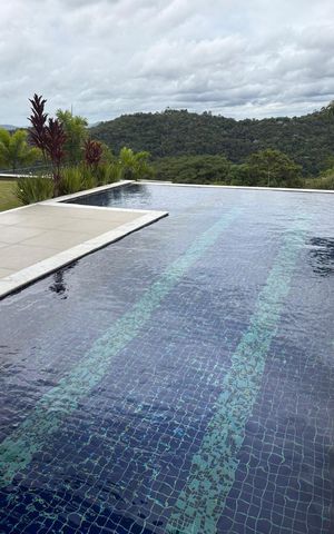 Casa de condomínio à venda com 615m², 5 quartos e 6 vagas Casa de condomínio à venda com 615m², 5 quartos e 6 vagasÁrea externa