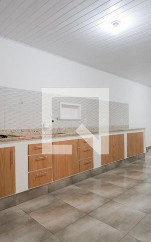Casa à venda com 220m², 6 quartos e 3 vagas Casa à venda com 220m², 6 quartos e 3 vagasCasa 2
