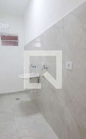 Casa à venda com 220m², 6 quartos e 3 vagas Casa à venda com 220m², 6 quartos e 3 vagasCasa 1