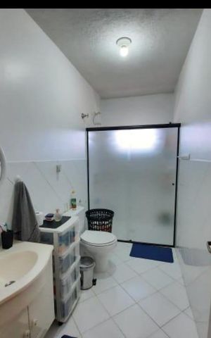 Casa à venda com 220m², 6 quartos e 3 vagas Casa à venda com 220m², 6 quartos e 3 vagasCasa 3