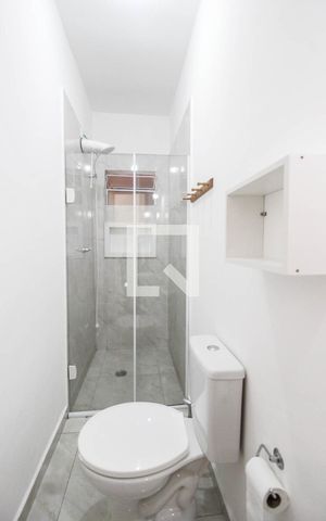 Casa à venda com 220m², 6 quartos e 3 vagas Casa à venda com 220m², 6 quartos e 3 vagasCasa 1