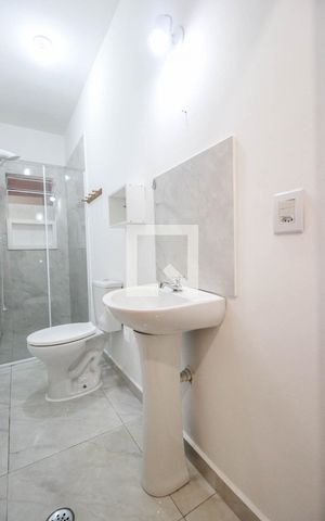 Casa à venda com 220m², 6 quartos e 3 vagas Casa à venda com 220m², 6 quartos e 3 vagasCasa 1