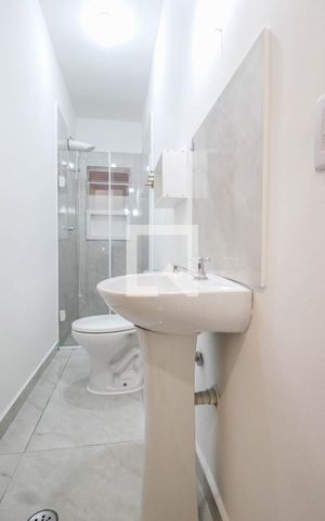 Casa à venda com 220m², 6 quartos e 3 vagas Casa à venda com 220m², 6 quartos e 3 vagasCasa 1