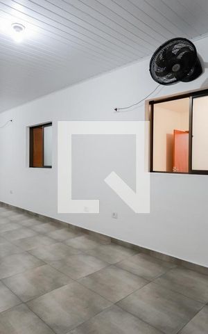 Casa à venda com 220m², 6 quartos e 3 vagas Casa à venda com 220m², 6 quartos e 3 vagasCasa 2