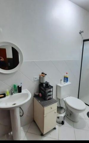 Casa à venda com 220m², 6 quartos e 3 vagas Casa à venda com 220m², 6 quartos e 3 vagasCasa 3
