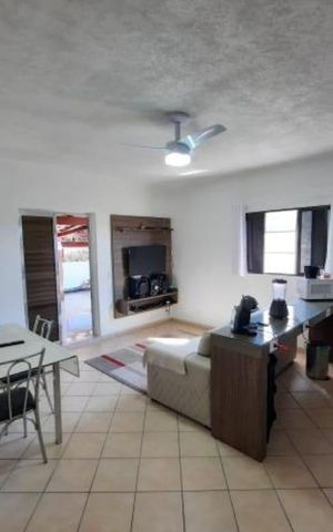 Casa à venda com 220m², 6 quartos e 3 vagas Casa à venda com 220m², 6 quartos e 3 vagasCasa 3