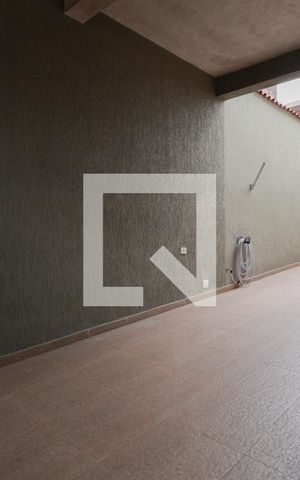 Casa à venda com 220m², 6 quartos e 3 vagas Casa à venda com 220m², 6 quartos e 3 vagasÁrea externa