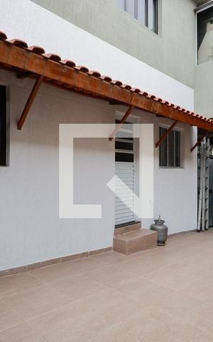 Casa à venda com 220m², 6 quartos e 3 vagas Casa à venda com 220m², 6 quartos e 3 vagasÁrea externa