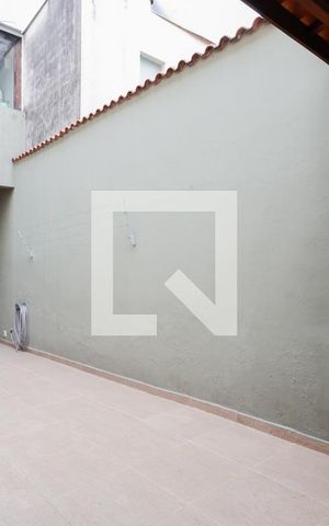 Casa à venda com 220m², 6 quartos e 3 vagas Casa à venda com 220m², 6 quartos e 3 vagasÁrea externa