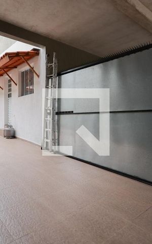 Casa à venda com 220m², 6 quartos e 3 vagas Casa à venda com 220m², 6 quartos e 3 vagasÁrea externa