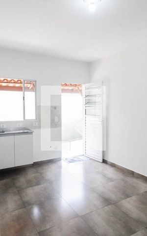 Casa à venda com 220m², 6 quartos e 3 vagas Casa à venda com 220m², 6 quartos e 3 vagasCasa 1
