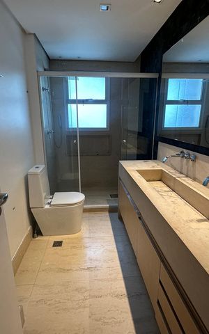 Apartamento à venda com 196m², 3 quartos e 3 vagas Apartamento à venda com 196m², 3 quartos e 3 vagasBanheiro da Suíte 1