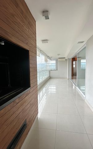 Apartamento à venda com 196m², 3 quartos e 3 vagas Apartamento à venda com 196m², 3 quartos e 3 vagasChurrasqueira