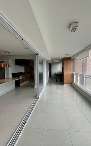 Apartamento à venda com 196m², 3 quartos e 3 vagas Apartamento à venda com 196m², 3 quartos e 3 vagasVaranda da Sala