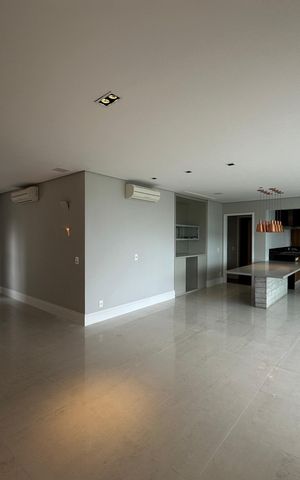 Apartamento à venda com 196m², 3 quartos e 3 vagas Apartamento à venda com 196m², 3 quartos e 3 vagasSala