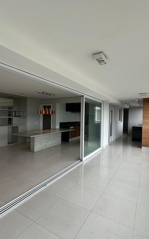 Apartamento à venda com 196m², 3 quartos e 3 vagas Apartamento à venda com 196m², 3 quartos e 3 vagasVaranda da Sala