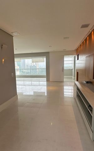 Apartamento à venda com 196m², 3 quartos e 3 vagas Apartamento à venda com 196m², 3 quartos e 3 vagasSala