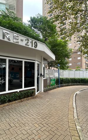 Apartamento à venda com 196m², 3 quartos e 3 vagas Apartamento à venda com 196m², 3 quartos e 3 vagasFachada e portaria