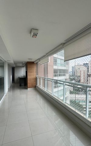 Apartamento à venda com 196m², 3 quartos e 3 vagas Apartamento à venda com 196m², 3 quartos e 3 vagasVaranda da Sala