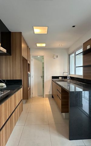 Apartamento à venda com 196m², 3 quartos e 3 vagas Apartamento à venda com 196m², 3 quartos e 3 vagasCozinha