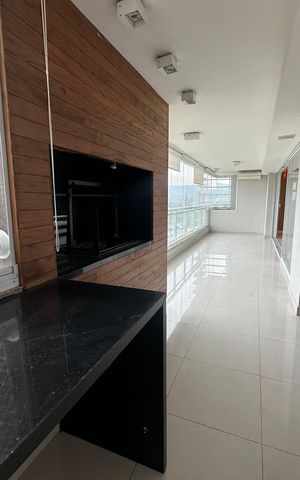 Apartamento à venda com 196m², 3 quartos e 3 vagas Apartamento à venda com 196m², 3 quartos e 3 vagasChurrasqueira