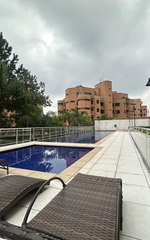Apartamento à venda com 196m², 3 quartos e 3 vagas Apartamento à venda com 196m², 3 quartos e 3 vagasÁrea comum - Piscina