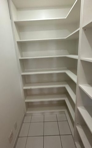 Apartamento à venda com 196m², 3 quartos e 3 vagas Apartamento à venda com 196m², 3 quartos e 3 vagasDespensa