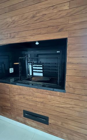 Apartamento à venda com 196m², 3 quartos e 3 vagas Apartamento à venda com 196m², 3 quartos e 3 vagasChurrasqueira