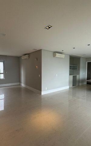 Apartamento à venda com 196m², 3 quartos e 3 vagas Apartamento à venda com 196m², 3 quartos e 3 vagasSala