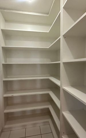 Apartamento à venda com 196m², 3 quartos e 3 vagas Apartamento à venda com 196m², 3 quartos e 3 vagasDespensa