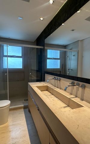 Apartamento à venda com 196m², 3 quartos e 3 vagas Apartamento à venda com 196m², 3 quartos e 3 vagasBanheiro da Suíte 1