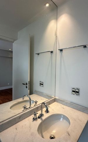 Apartamento à venda com 196m², 3 quartos e 3 vagas Apartamento à venda com 196m², 3 quartos e 3 vagasBanheiro da Suíte 3
