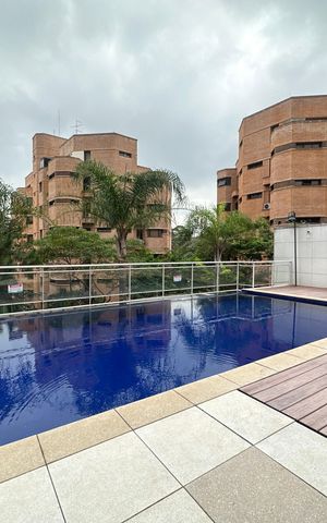 Apartamento à venda com 196m², 3 quartos e 3 vagas Apartamento à venda com 196m², 3 quartos e 3 vagasÁrea comum - Piscina