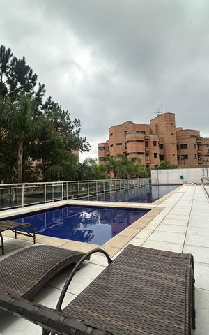 Apartamento à venda com 196m², 3 quartos e 3 vagas Apartamento à venda com 196m², 3 quartos e 3 vagasÁrea comum - Piscina