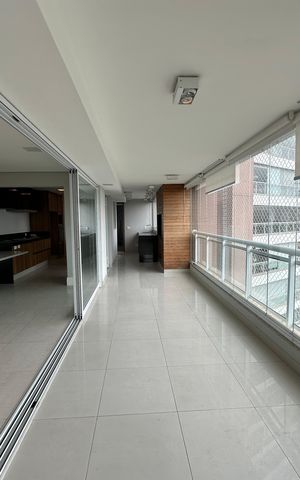 Apartamento à venda com 196m², 3 quartos e 3 vagas Apartamento à venda com 196m², 3 quartos e 3 vagasVaranda da Sala
