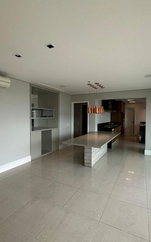 Apartamento à venda com 196m², 3 quartos e 3 vagas Apartamento à venda com 196m², 3 quartos e 3 vagasSala