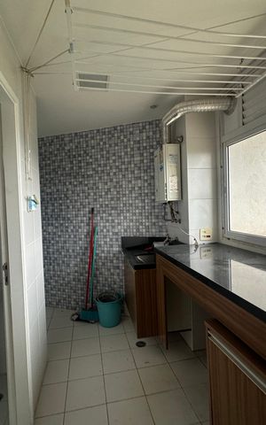Apartamento à venda com 196m², 3 quartos e 3 vagas Apartamento à venda com 196m², 3 quartos e 3 vagasÁrea de Serviço