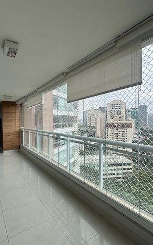 Apartamento à venda com 196m², 3 quartos e 3 vagas Apartamento à venda com 196m², 3 quartos e 3 vagasVaranda da Sala