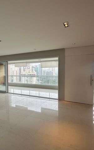 Apartamento à venda com 196m², 3 quartos e 3 vagas Apartamento à venda com 196m², 3 quartos e 3 vagasSala
