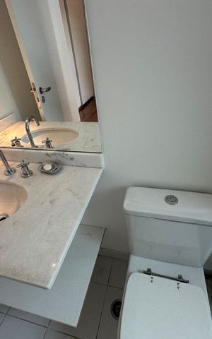 Apartamento à venda com 196m², 3 quartos e 3 vagas Apartamento à venda com 196m², 3 quartos e 3 vagasBanheiro da Suíte 2