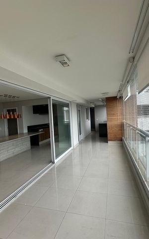 Apartamento à venda com 196m², 3 quartos e 3 vagas Apartamento à venda com 196m², 3 quartos e 3 vagasVaranda da Sala