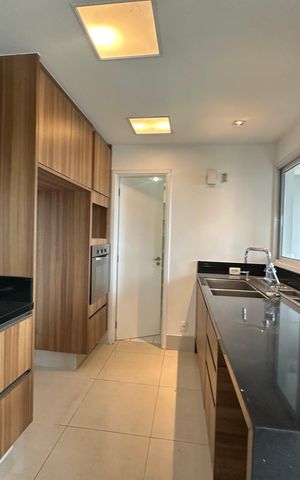 Apartamento à venda com 196m², 3 quartos e 3 vagas Apartamento à venda com 196m², 3 quartos e 3 vagasCozinha